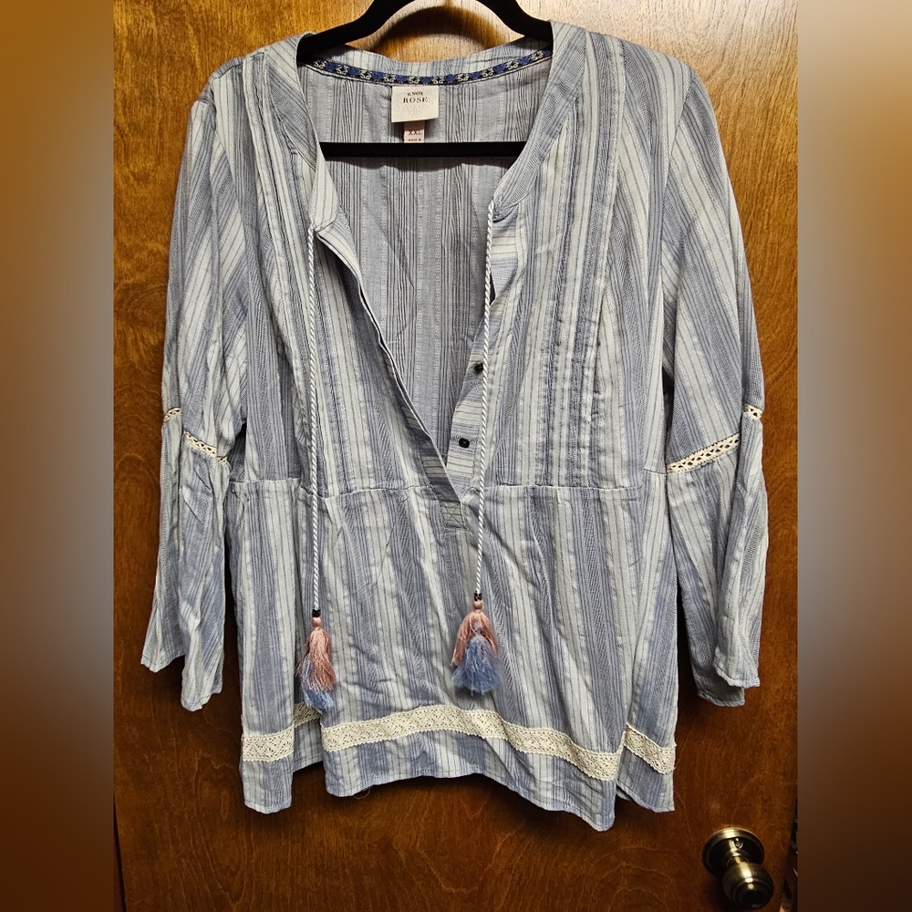 Knox Rose Blue and White Blouse - Bell Sleeves - 3/4 Buttons - Toggle accents